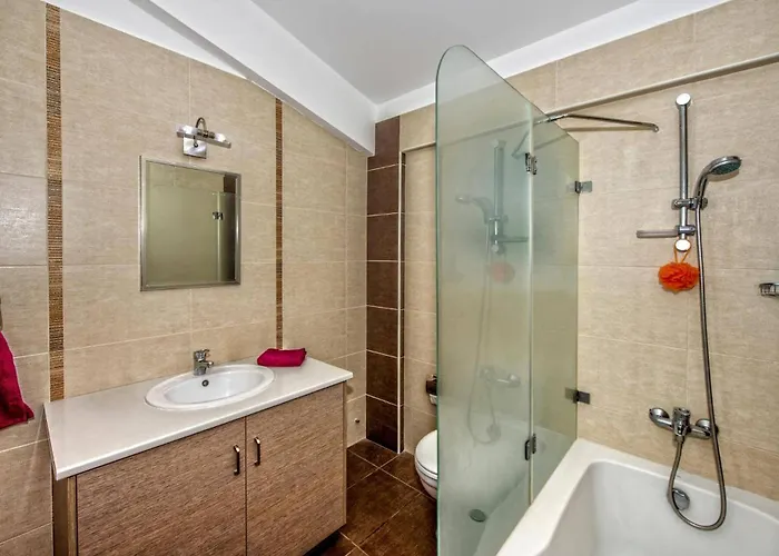 Vila Danae Coral Bay By *