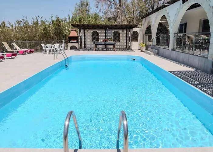 Danae Coral Bay By Villa Peyia